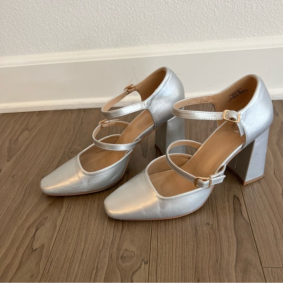 Cher clueless silver Mary Jane heels size 8.5 - Picture 6 of 11